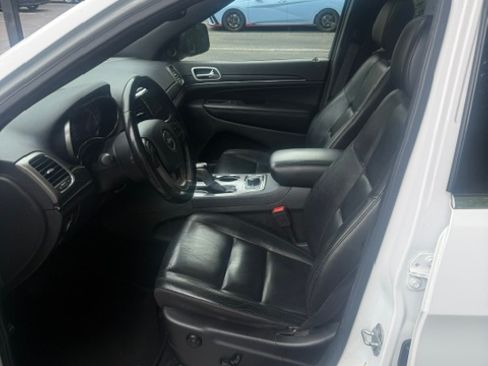 Used 2020 Jeep Grand Cherokee Limited AWD/4WD image 6