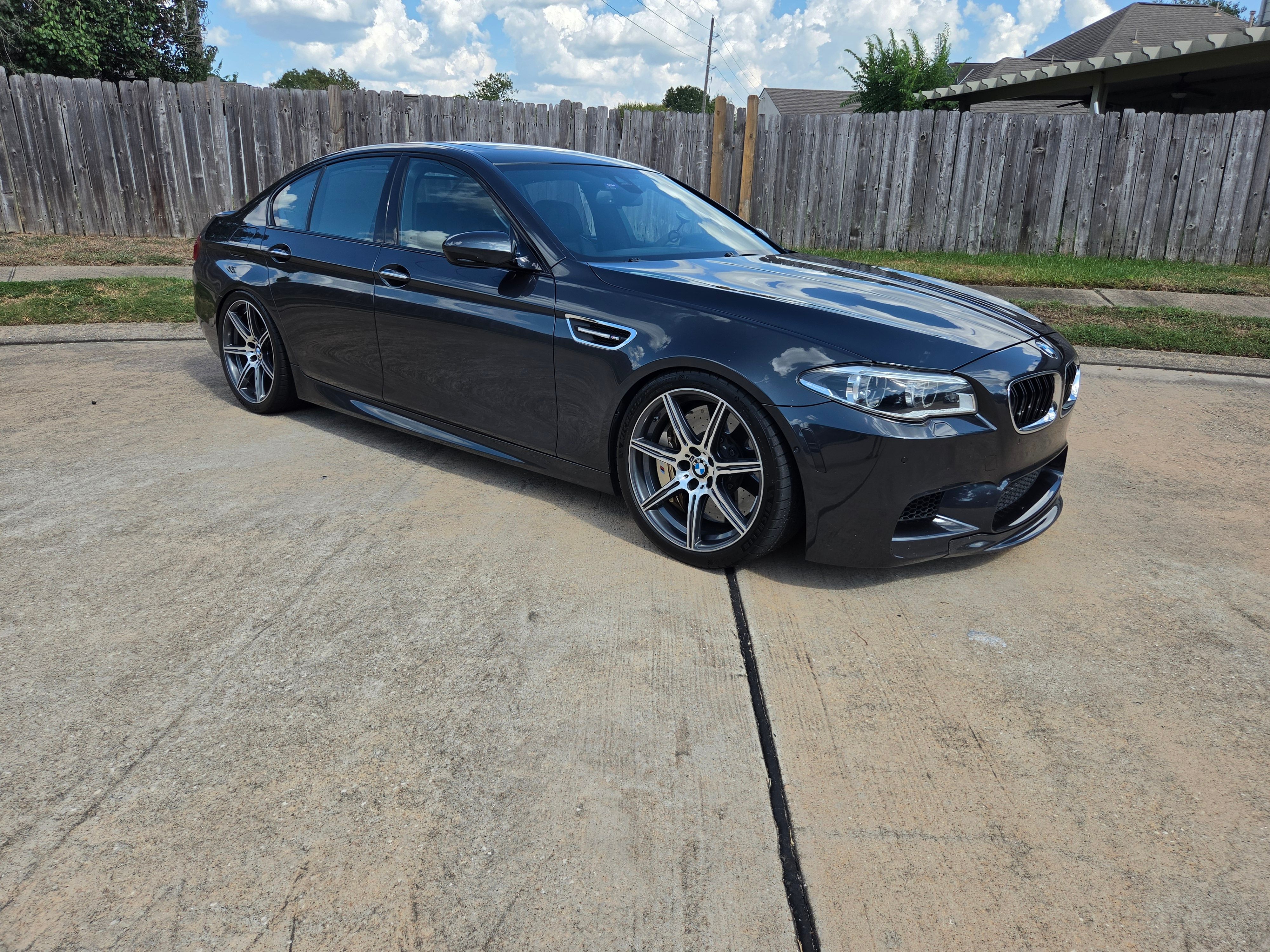 Used 2015 BMW M5 RWD image 4
