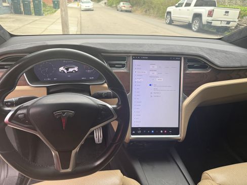 Used 2016 Tesla Model X Performance image 12