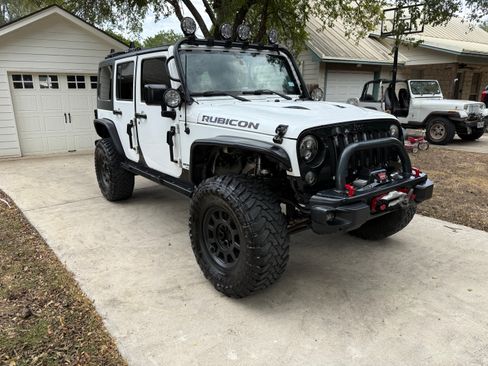 Used 2016 Jeep Wrangler Unlimited Rubicon AWD/4WD image 4