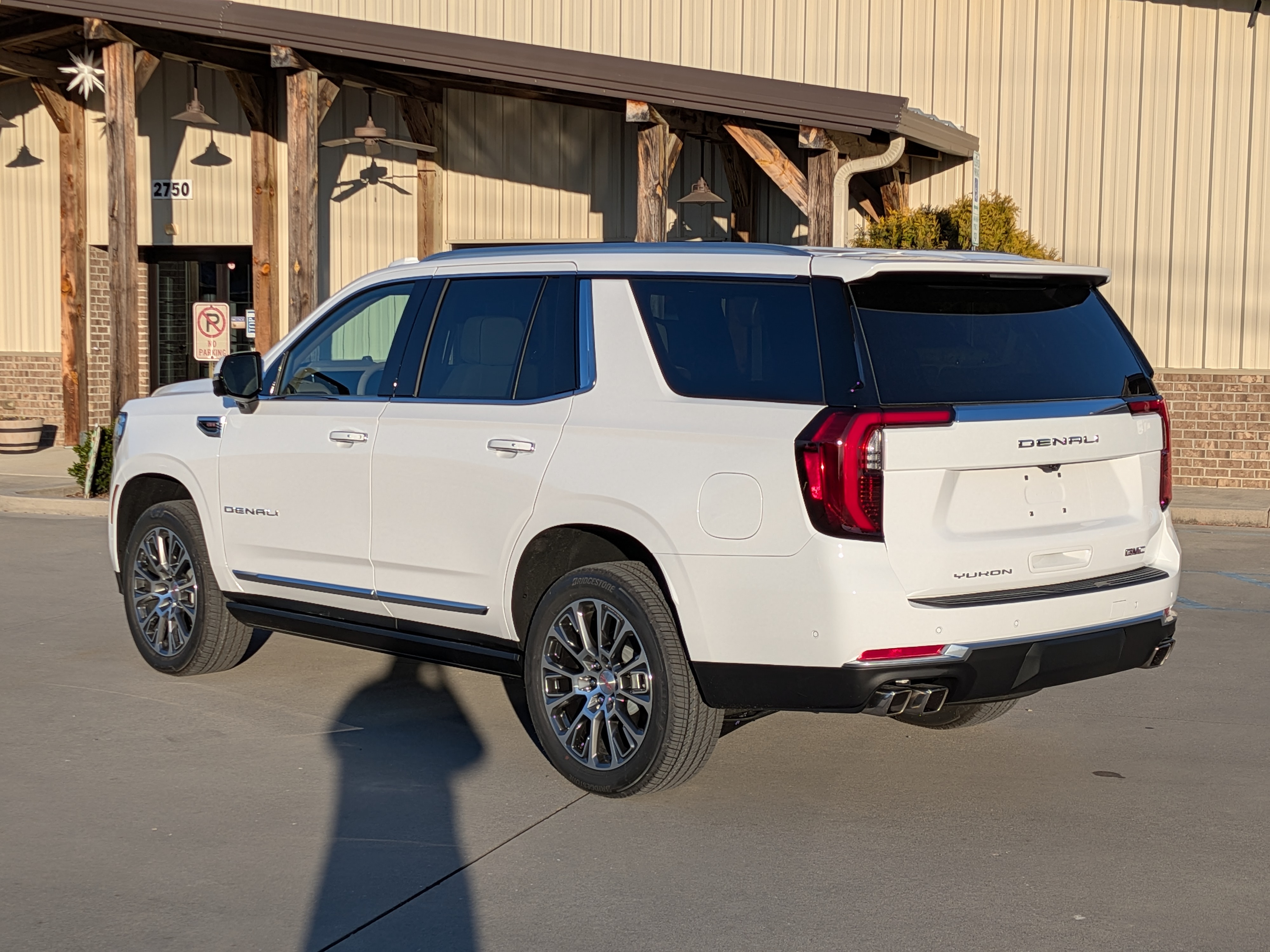Used 2026 GMC Yukon Denali w/ Sun & Power Step Package AWD/4WD image 4