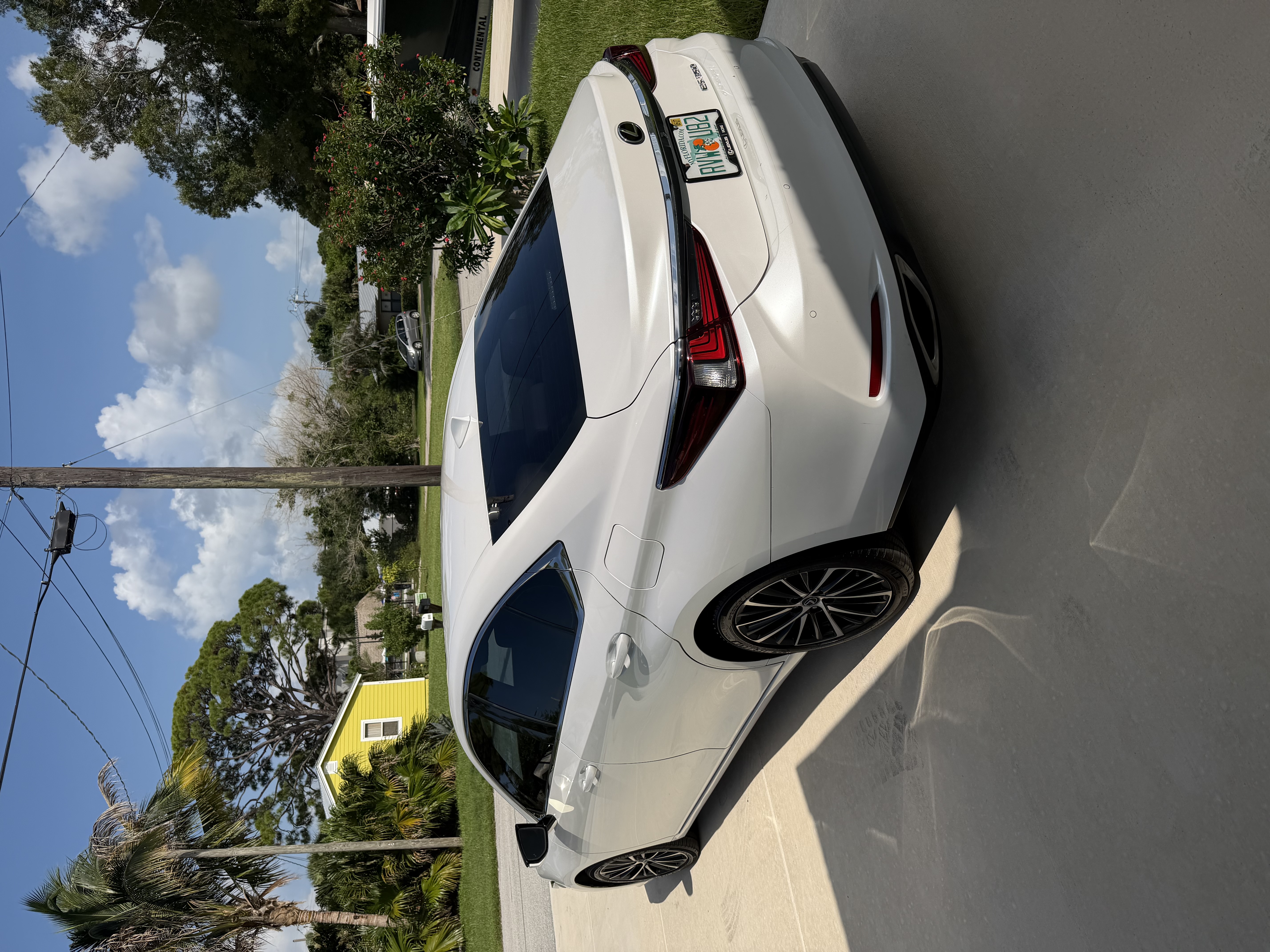 Used 2022 Lexus ES 350 w/ Premium Package FWD image 2