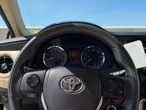 Used 2017 Toyota Corolla LE image 17