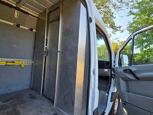 Used 2014 Freightliner Sprinter 2500 image 5