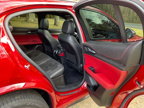 Used 2018 Alfa Romeo Stelvio Quadrifoglio w/ Driver Assist Dynamic Package image 21