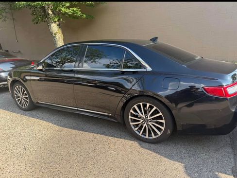 Used 2019 Lincoln Continental Select image 4