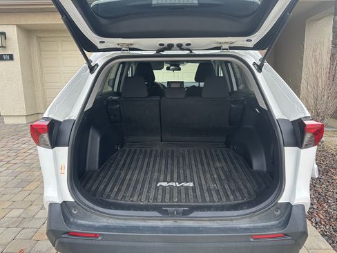 Used 2022 Toyota RAV4 LE image 16