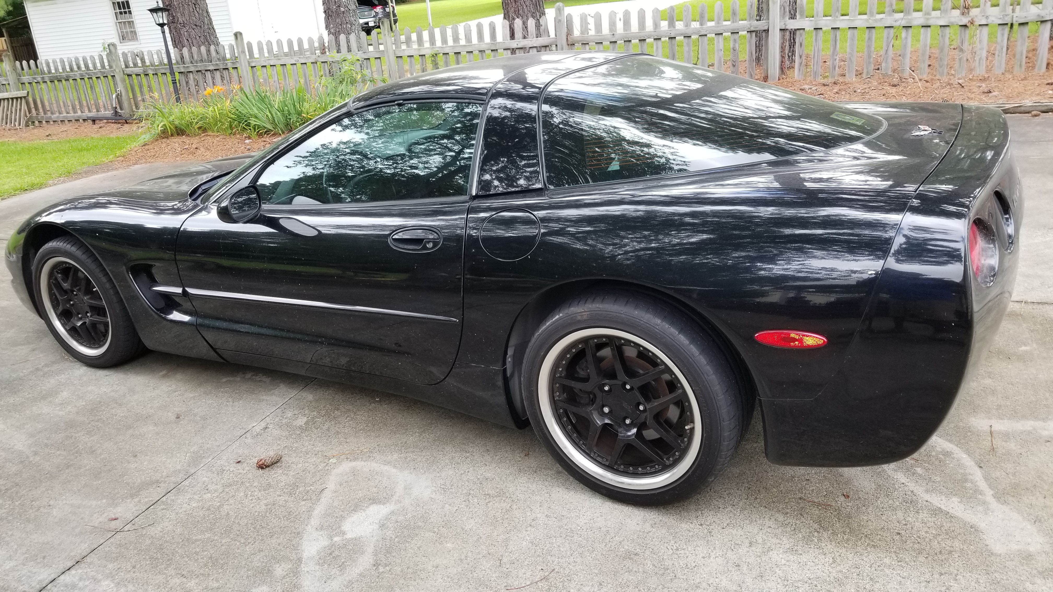 Used 2000 Chevrolet Corvette Coupe w/ Roof Pkg RWD image 22