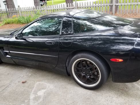 Used 2000 Chevrolet Corvette Coupe w/ Roof Pkg image 22