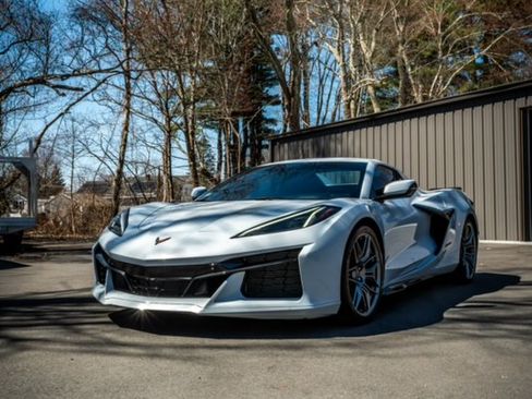 Used 2023 Chevrolet Corvette Z06 RWD image 10