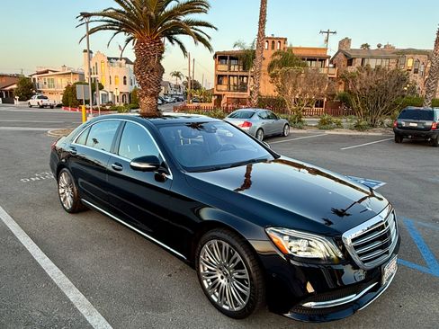 Used 2020 Mercedes-Benz S 560 Sedan image 2
