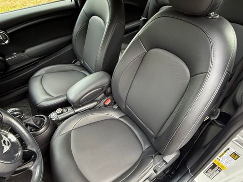 Used 2017 MINI Cooper 2-Door Hardtop image 12