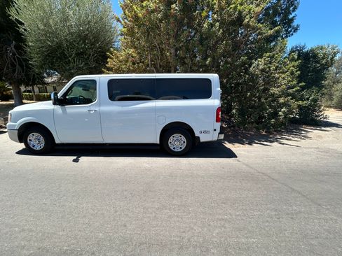 Used 2014 Nissan NV 3500 SV w/ Technology Package RWD image 5
