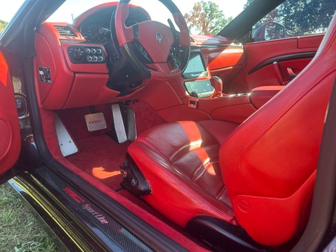 Used 2013 Maserati GranTurismo Sport image 31