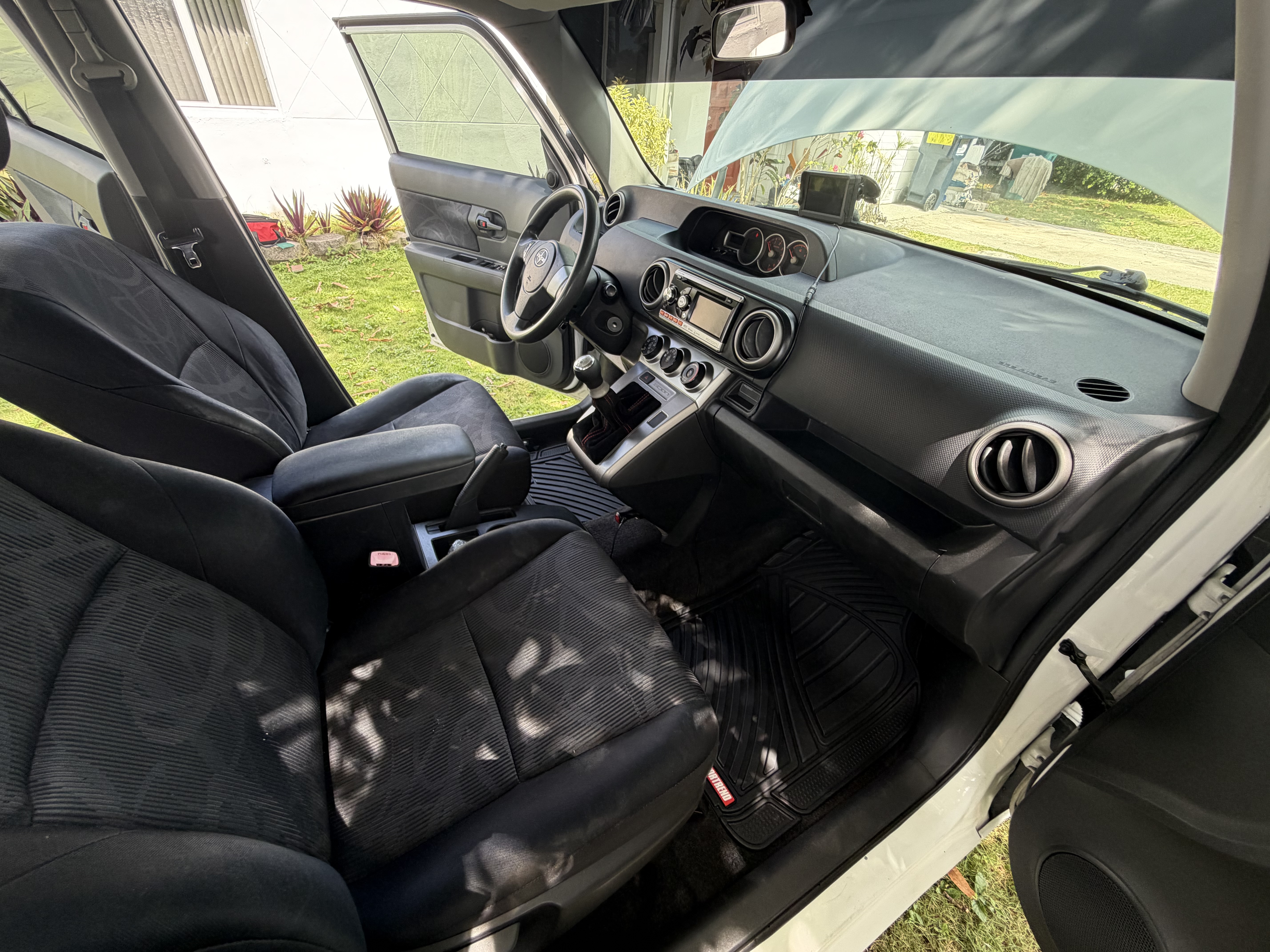 Used 2011 Scion xB FWD image 9