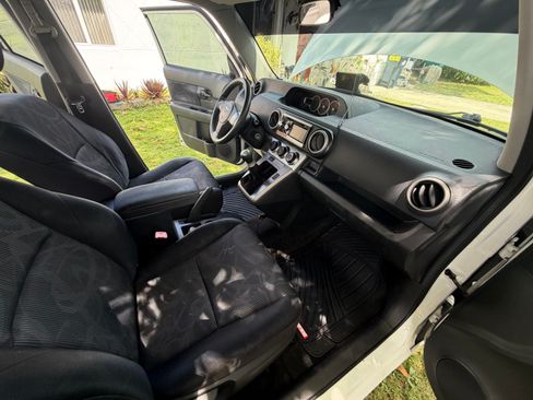 Used 2011 Scion xB FWD image 9
