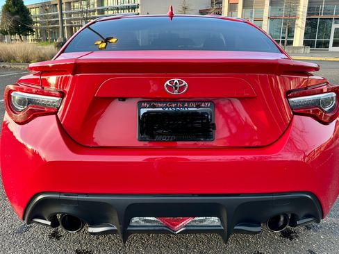 Used 2017 Toyota 86 image 5