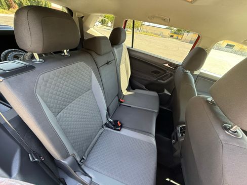 Used 2018 Volkswagen Tiguan S image 19