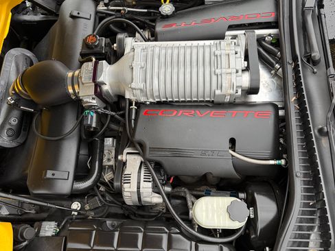 Used 2001 Chevrolet Corvette Coupe w/ Preferred Equipment Group2 image 2