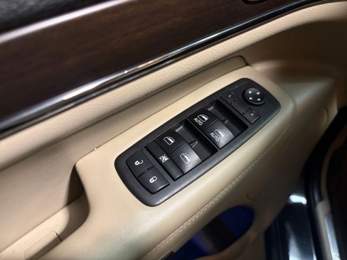 Used 2018 Jeep Grand Cherokee Limited w/ Luxury Group II image 12