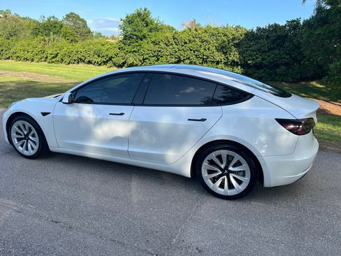 Used 2022 Tesla Model 3 image 8
