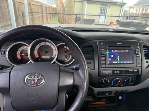 Used 2013 Toyota Tacoma 2WD Regular Cab image 1