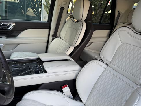Used 2023 Lincoln Navigator L Black Label image 8