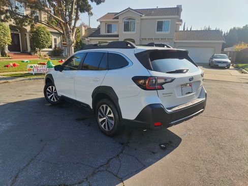 Used 2023 Subaru Outback Premium image 5