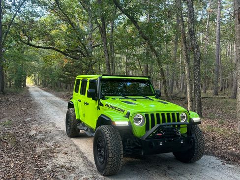 Used 2021 Jeep Wrangler Unlimited Rubicon w/ Xtreme Recon 35" Tire Package AWD/4WD image 17