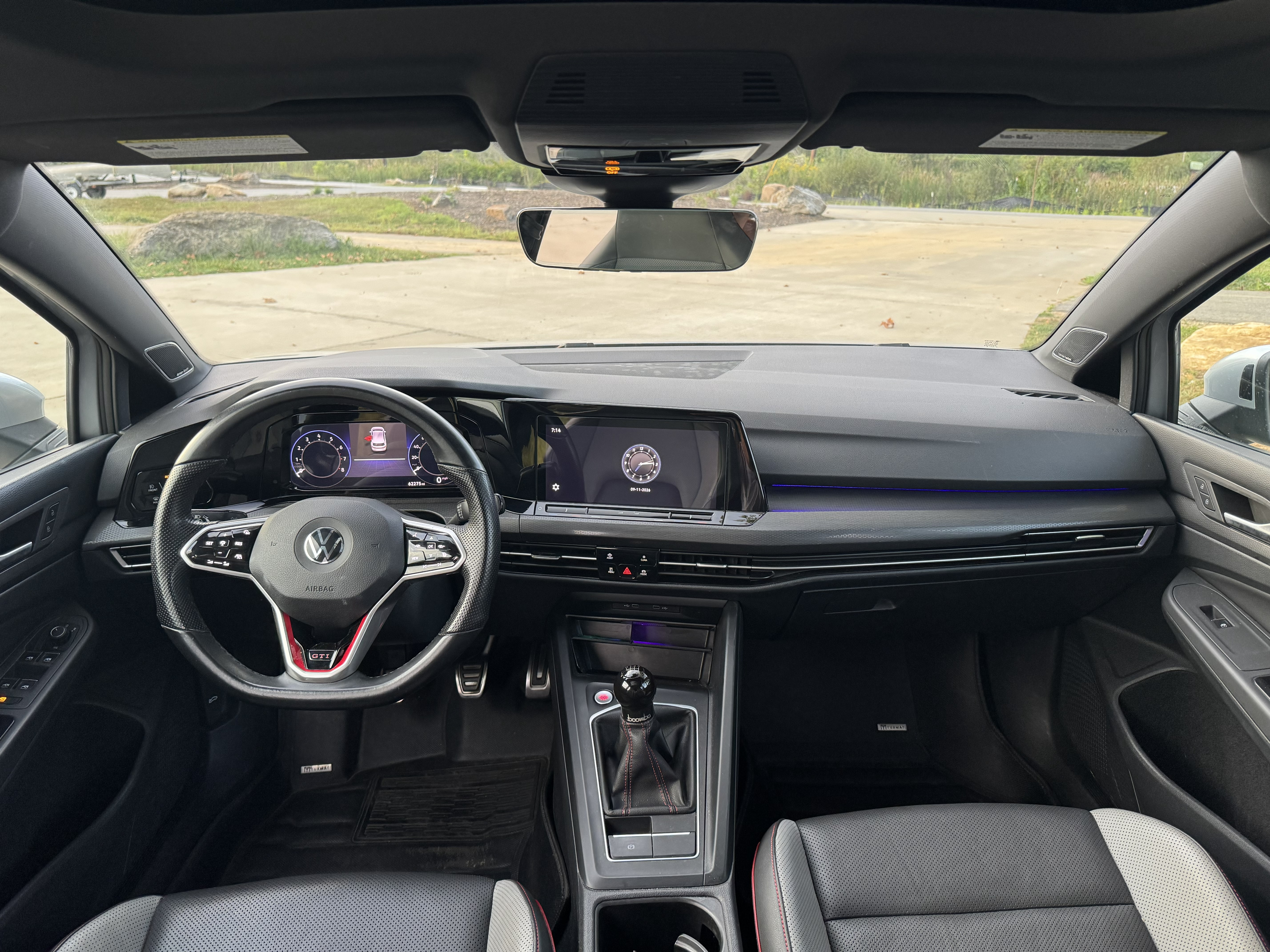 Used 2022 Volkswagen GTI SE FWD image 5