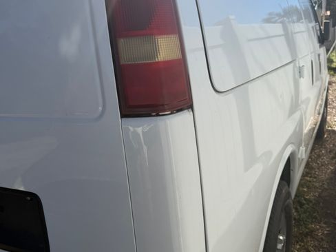 Used 2006 GMC Savana 2500 w/ Savana Pro Plus Package image 14