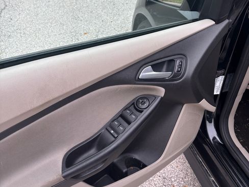 Used 2015 Ford Focus SE w/ SE Ecoboost Package FWD image 11
