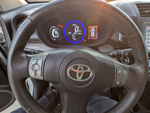 Used 2014 Toyota RAV4 EV image 27