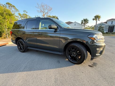 Used 2022 Ford Expedition XLT image 1