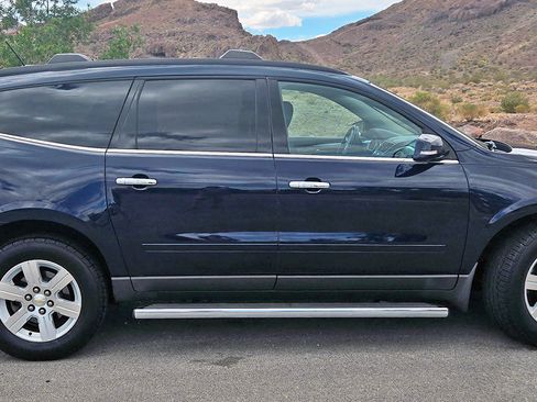 Used 2011 Chevrolet Traverse LT w/ LPO, 'HIT The Road' Package AWD/4WD image 5