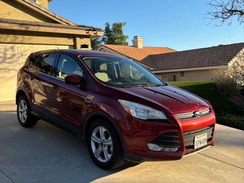 Used 2014 Ford Escape SE image 1