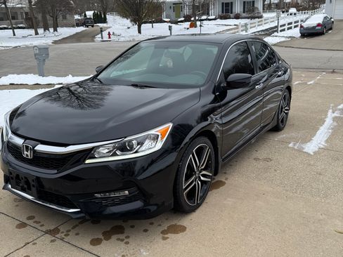 Used 2017 Honda Accord Sport Special Edition image 4