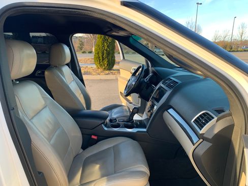 Used 2013 Ford Explorer Limited image 8