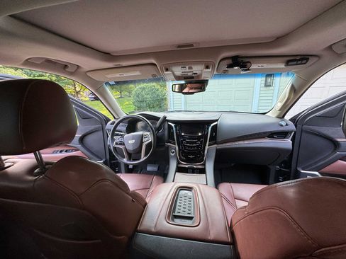 Used 2016 Cadillac Escalade ESV Luxury AWD/4WD image 16