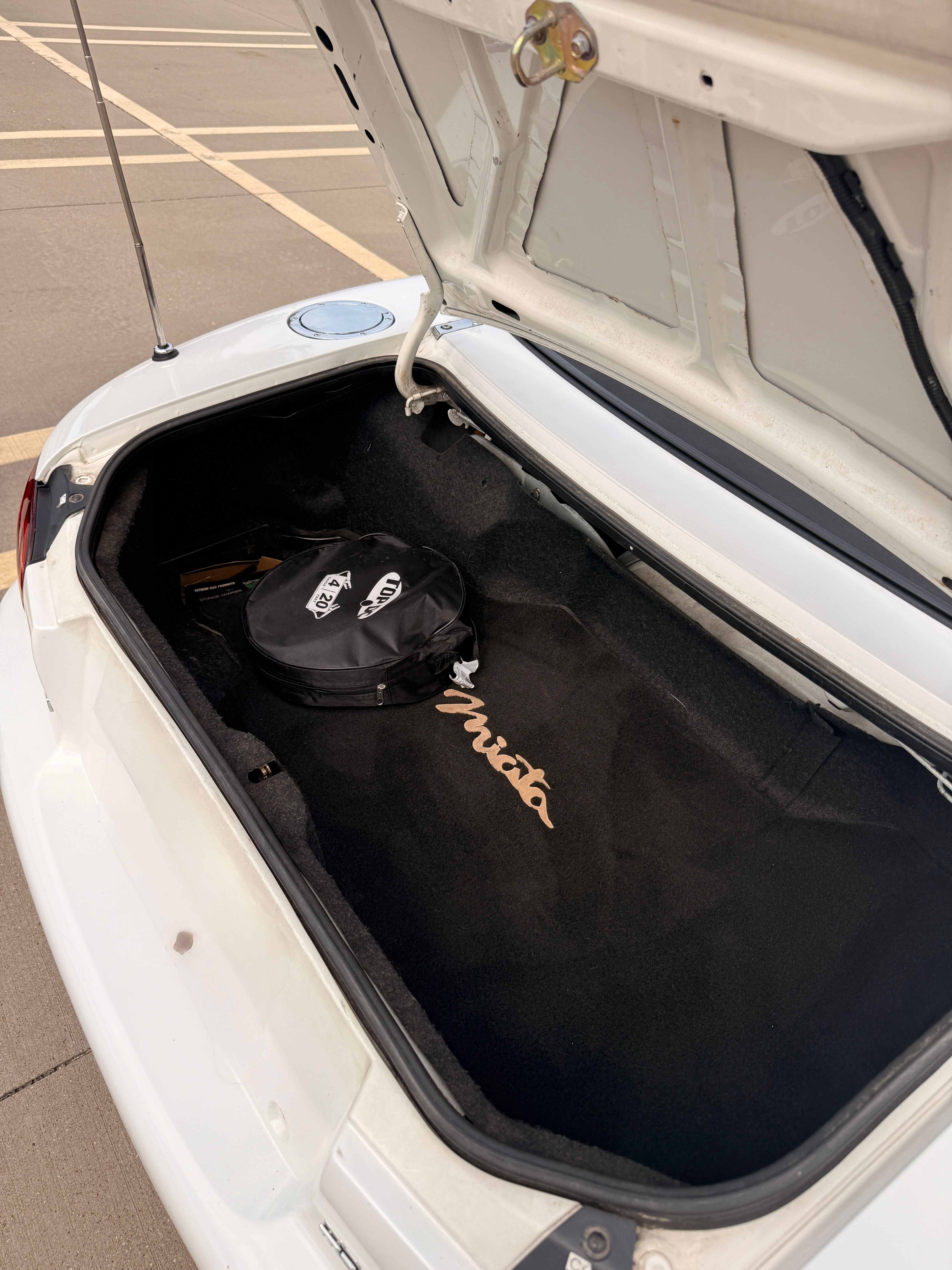 Used 2000 MAZDA MX-5 Miata RWD image 18