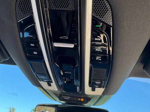 Used 2022 Porsche Cayenne E-Hybrid Sport Utility 4D image 18