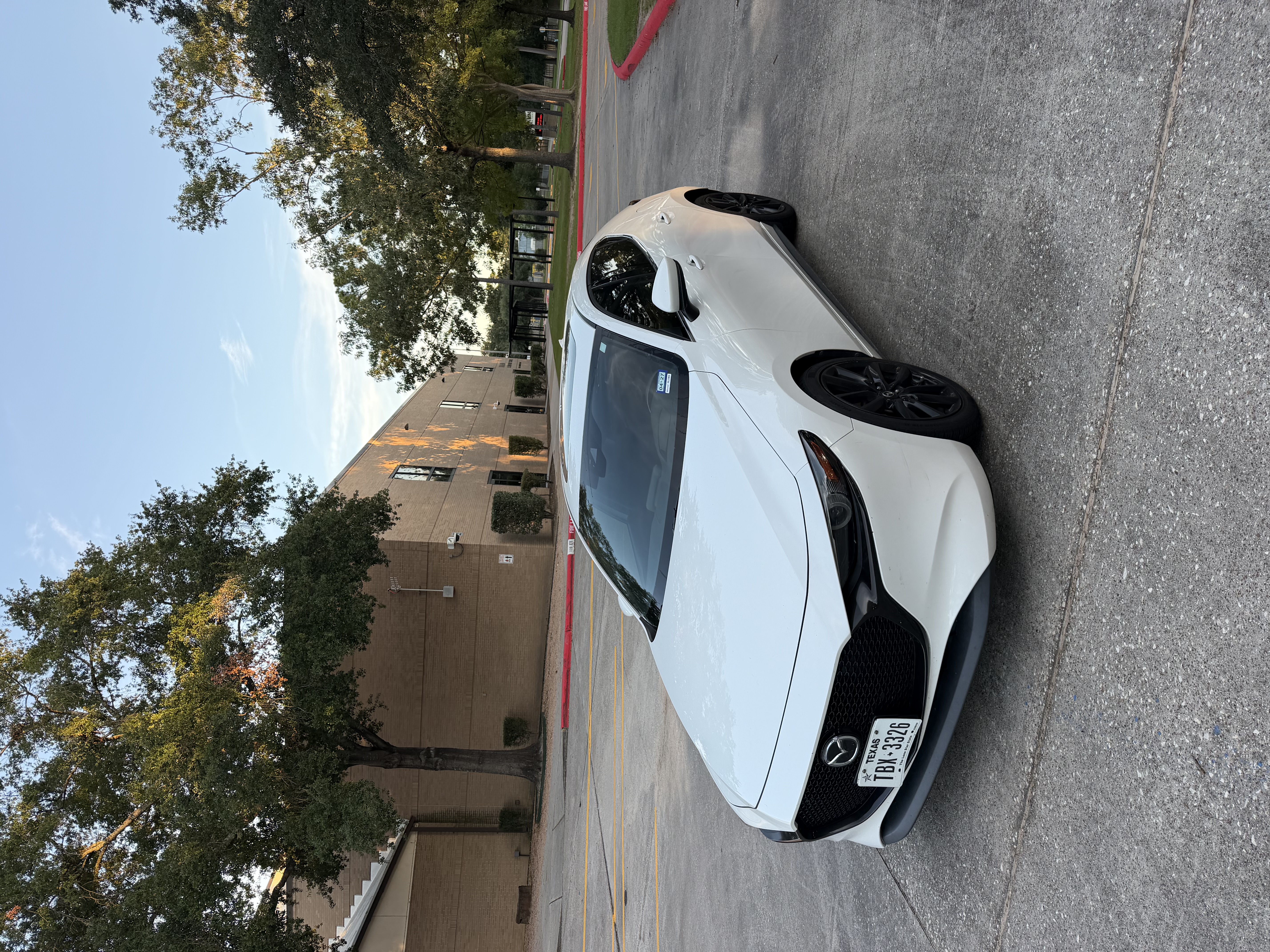 Used 2019 MAZDA MAZDA3 Hatchback w/ Premium Package FWD image 1