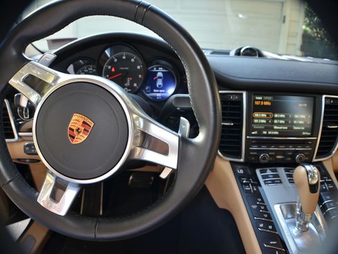 Used 2016 Porsche Panamera 4 Edition AWD/4WD image 18