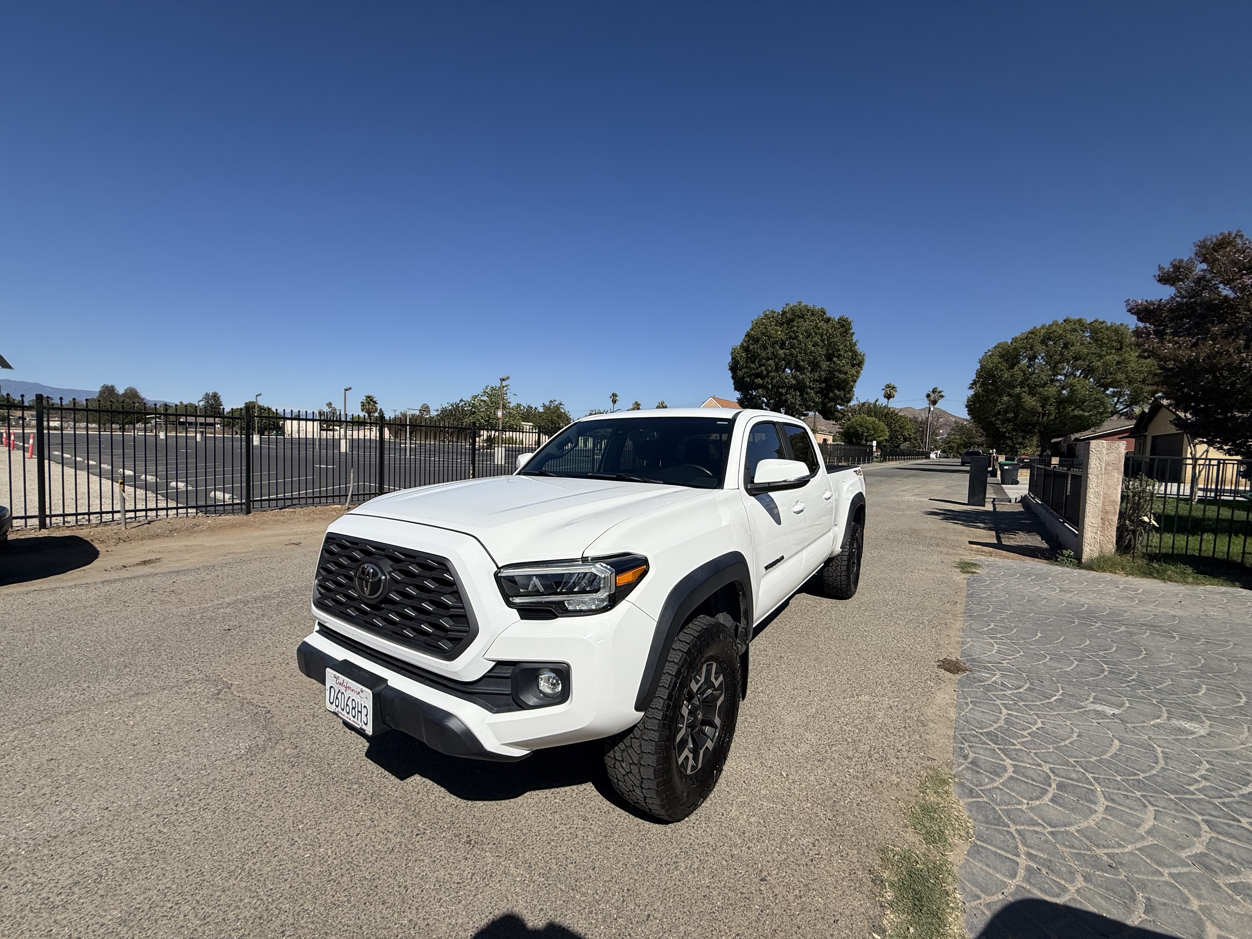 Used 2021 Toyota Tacoma TRD Off-Road w/ Technology Package AWD/4WD image 2