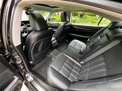Used 2016 Lexus ES 350 w/ Luxury Package w/Wood Trim FWD image 1
