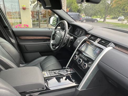 Used 2020 Land Rover Discovery HSE image 18