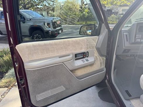 Used 1994 GMC Yukon 4WD 2-Door image 11