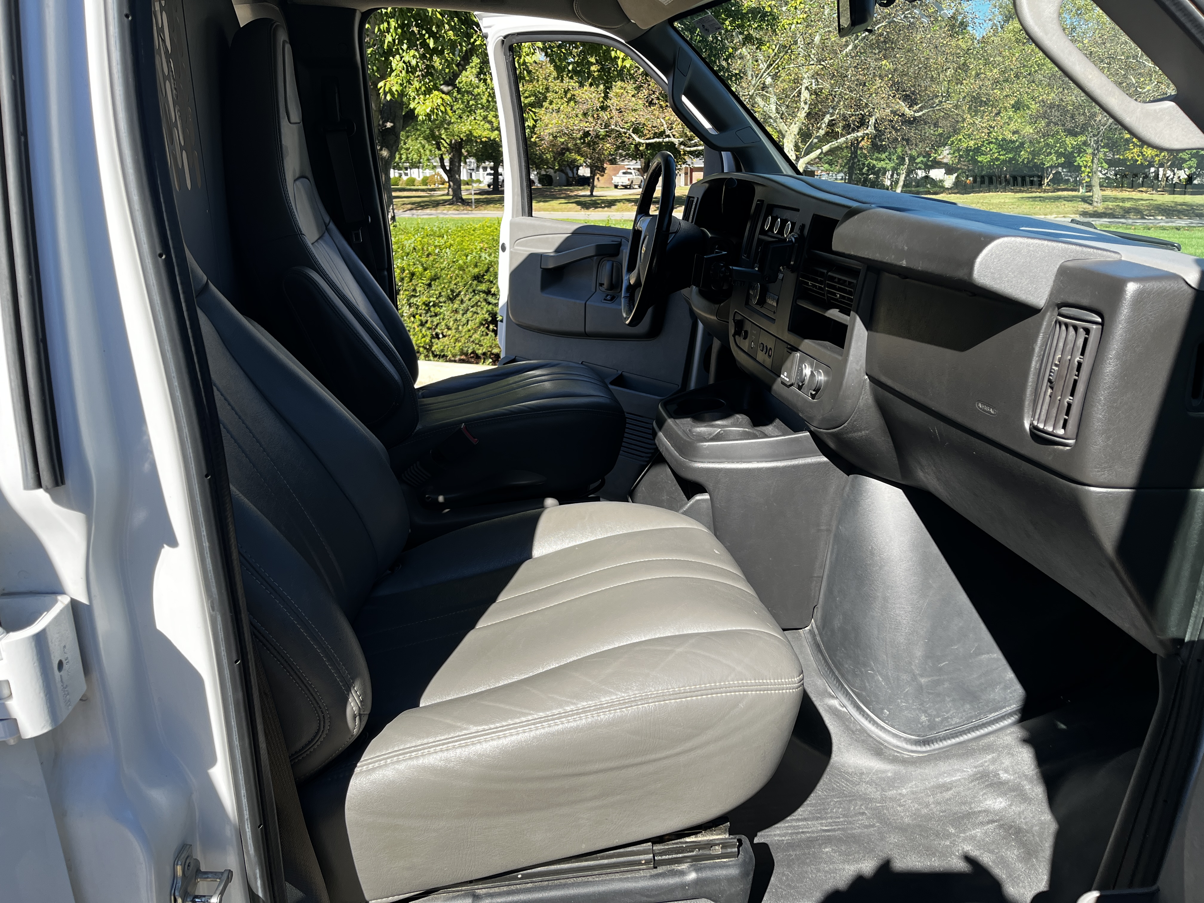Used 2019 Chevrolet Express 2500 w/ Driver Convenience Package RWD image 14
