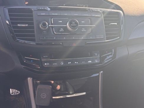 Used 2016 Honda Accord Sport image 10