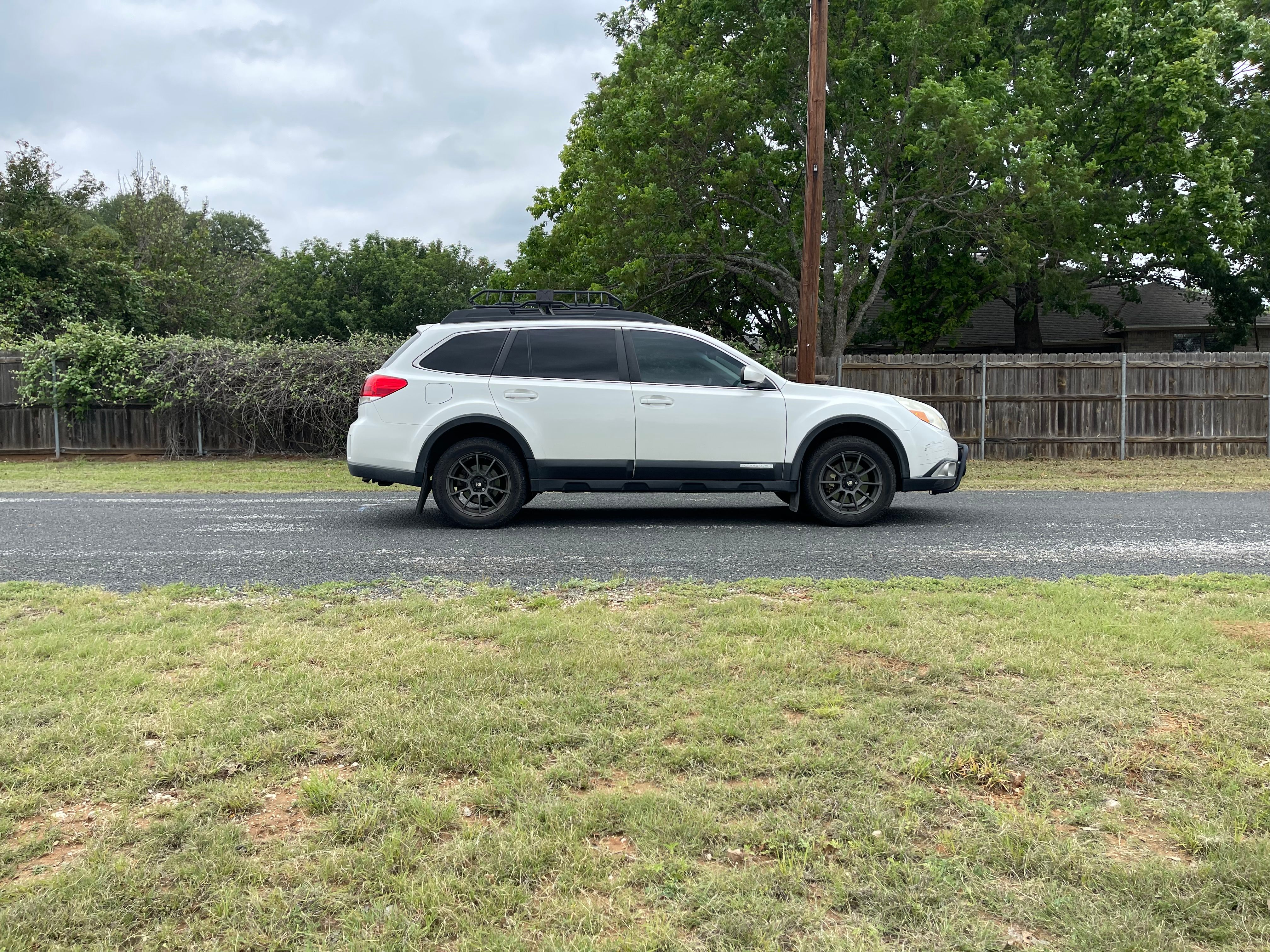 Used 2012 Subaru Outback 3.6R Limited w/ Moonroof Pkg AWD/4WD image 1